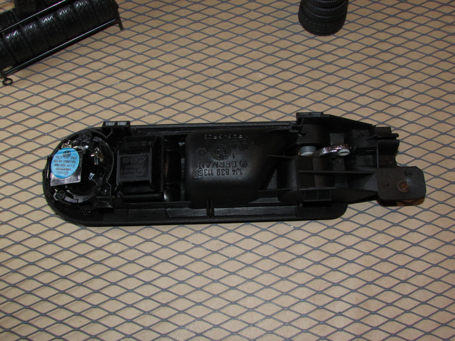 99 00 01 02 03 04 05 Volkswagen Passat OEM Rear Interior Door Handle - Left