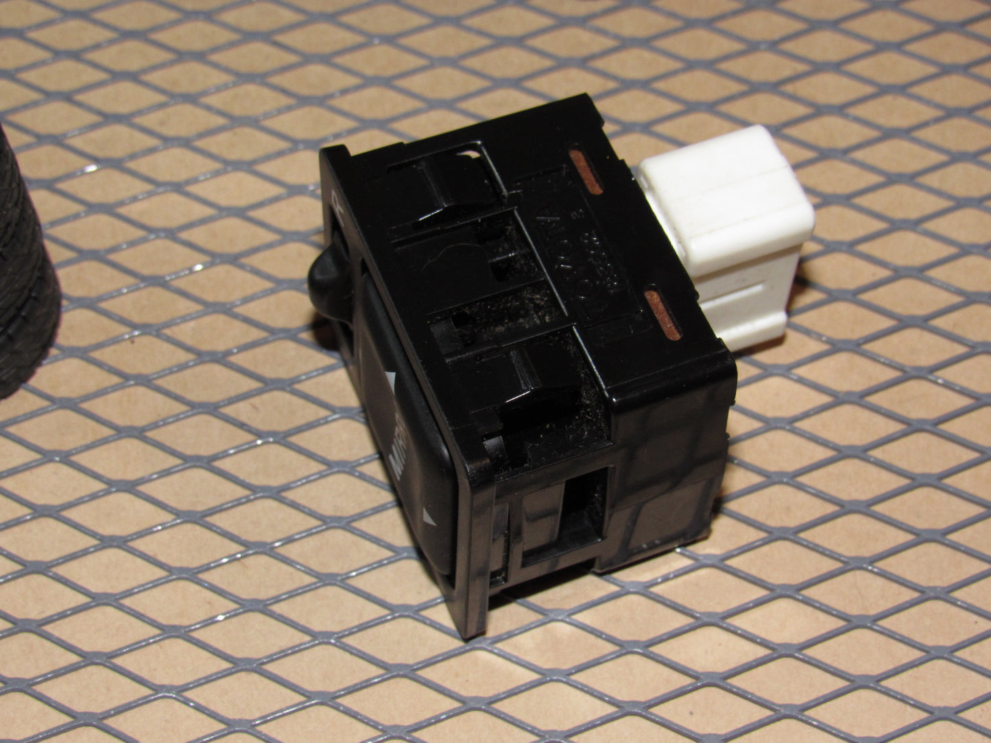 99 00 01 02 03 Lexus RX300 OEM Power Mirror Switch