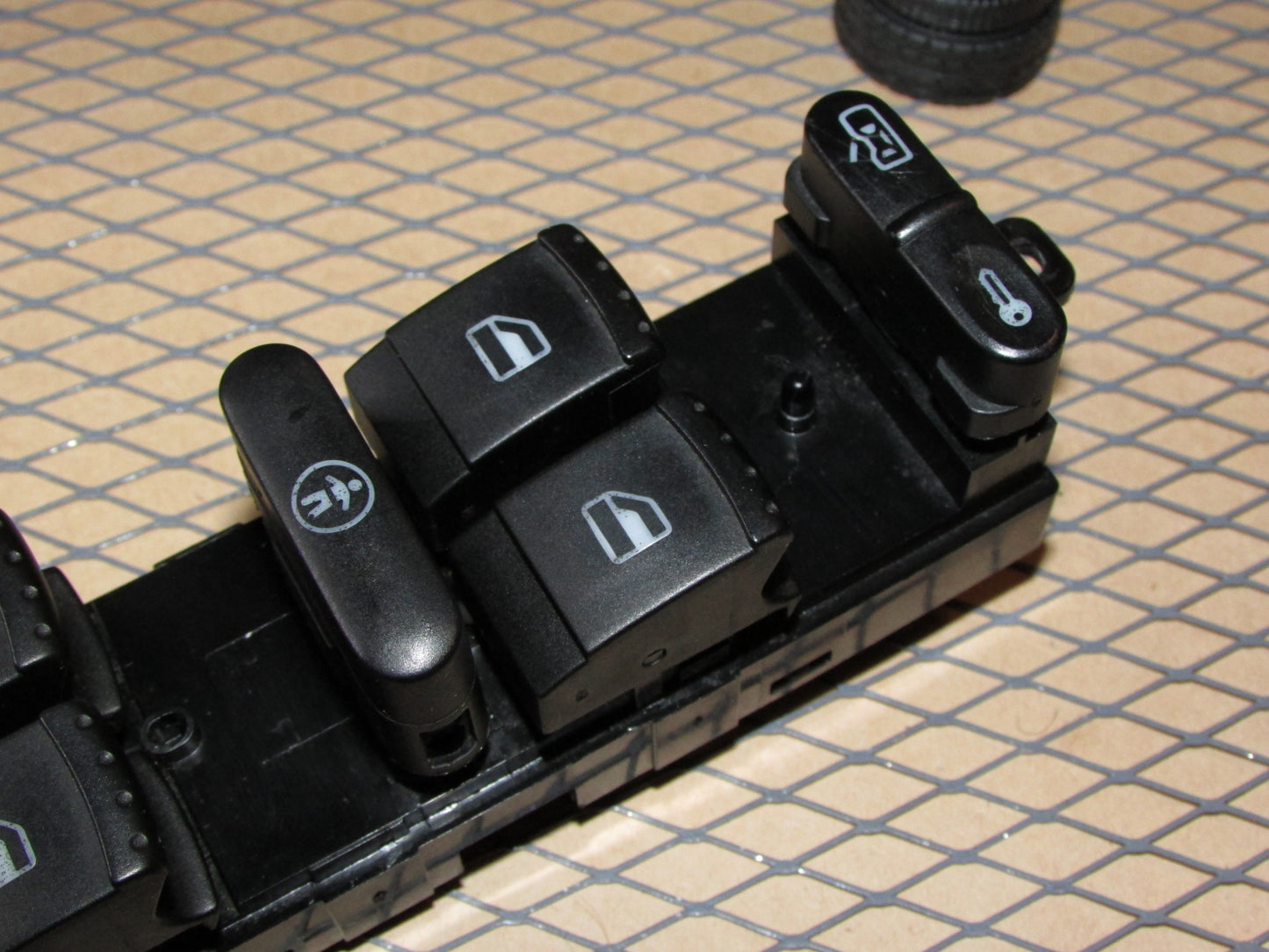 99 00 01 02 03 04 05 Volkswagen Passat OEM Front Window Switch - Left