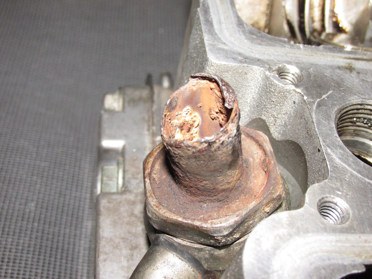 89 90 91 92 Toyota Supra OEM 7M-GE Engine Cylinder Head