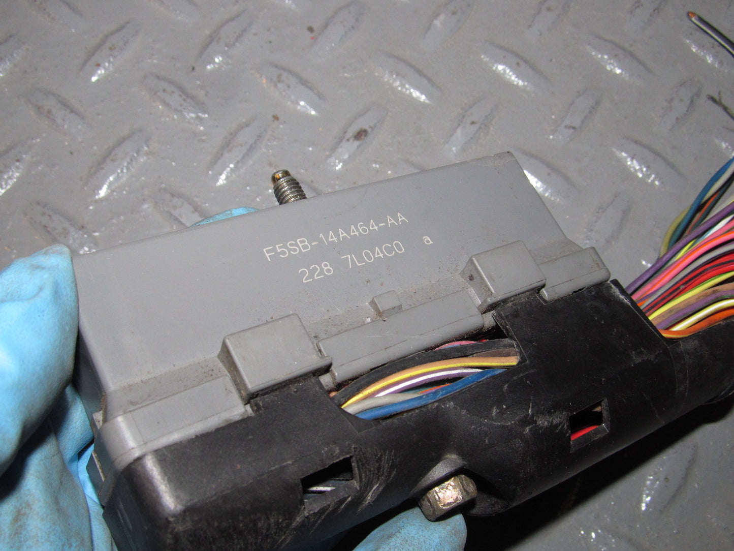 96 97 98 99 Mercury Sable V6 Engine Computer Pigtail Harness