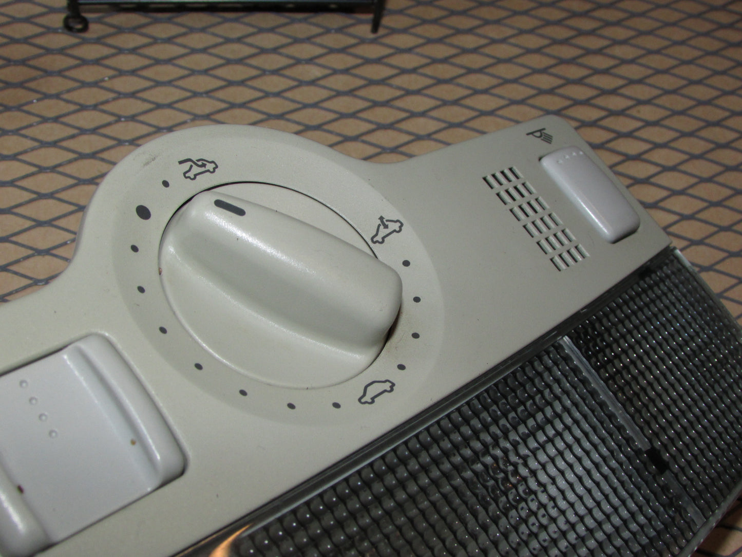 99 00 01 02 03 04 05 Volkswagen Passat OEM Interior Dome Map Light