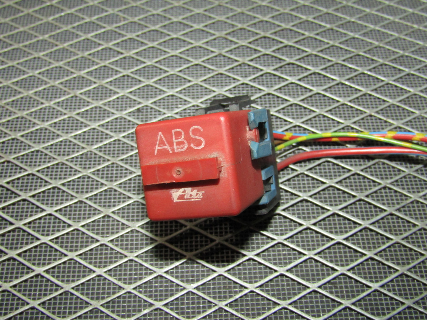 92 93 94 95 BMW 325 OEM ABS Relay 10.0822-0019.1