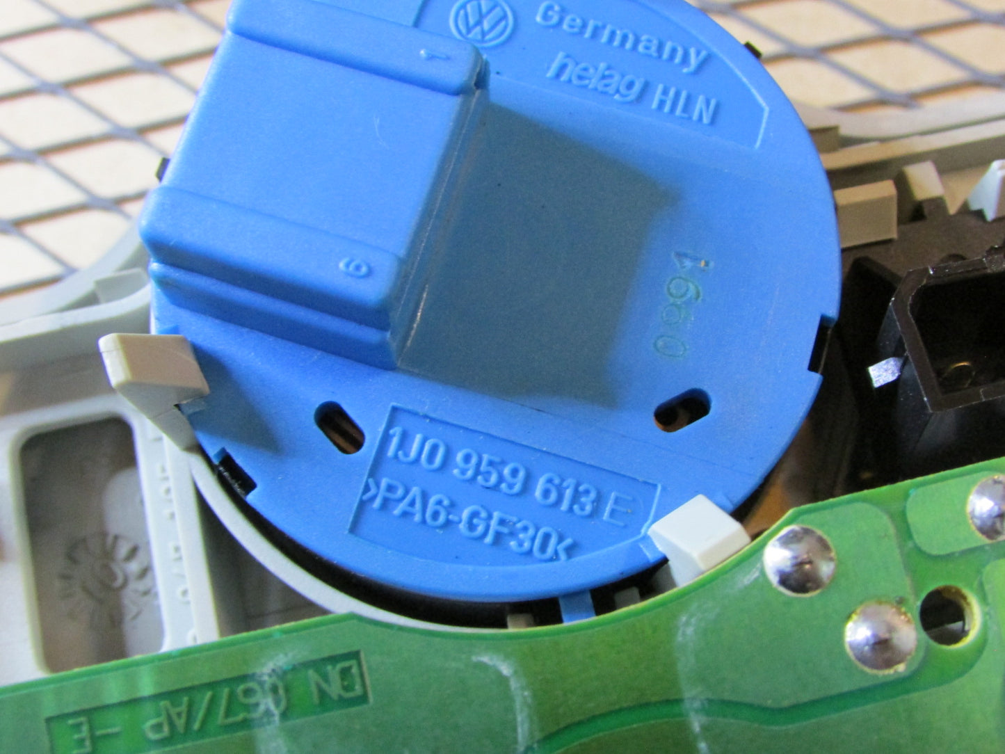 99 00 01 02 03 04 05 Volkswagen Passat OEM Interior Dome Map Light