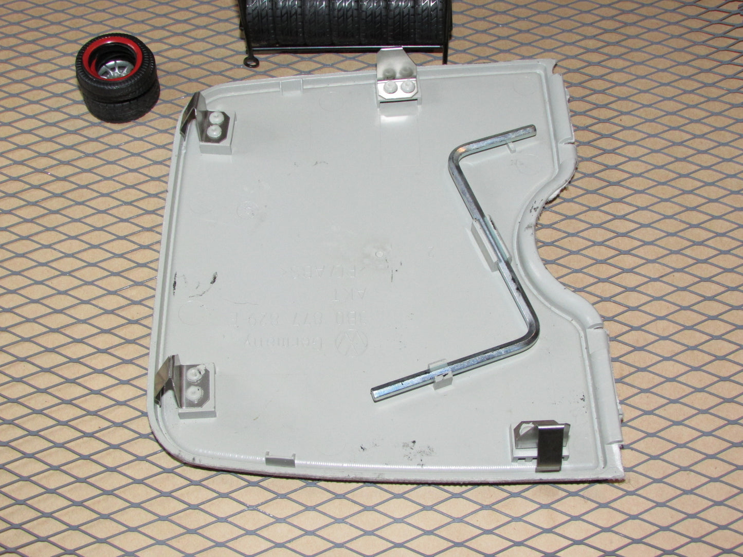 99 00 01 02 03 04 05 Volkswagen Passat OEM Interior Dome Map Light Rear Cover