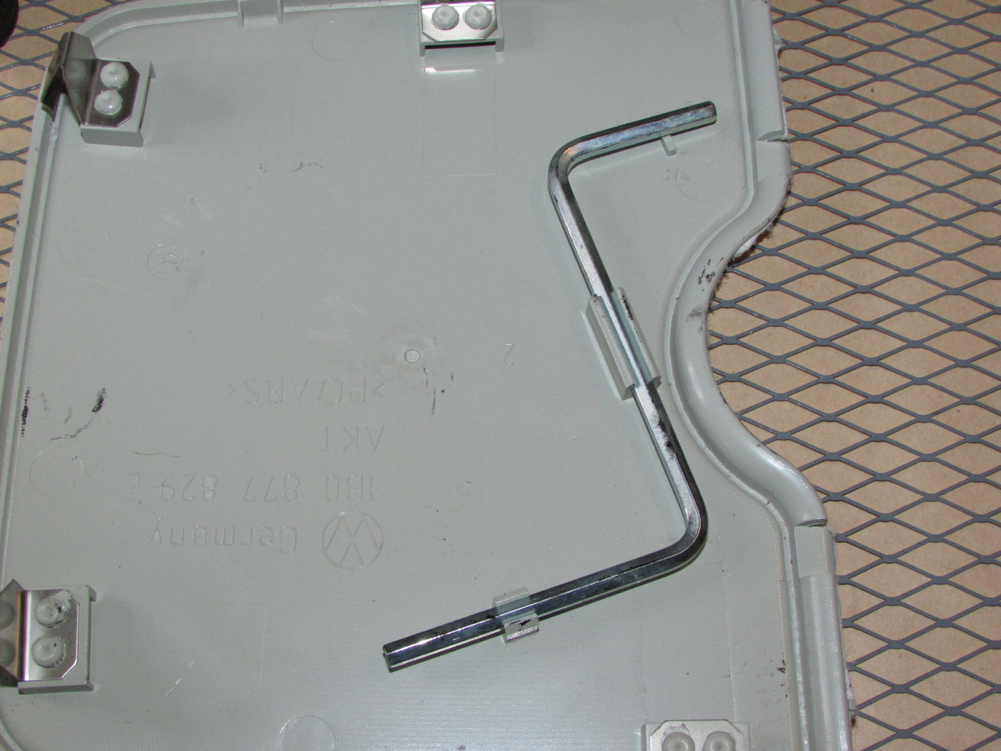 99 00 01 02 03 04 05 Volkswagen Passat OEM Interior Dome Map Light Rear Cover