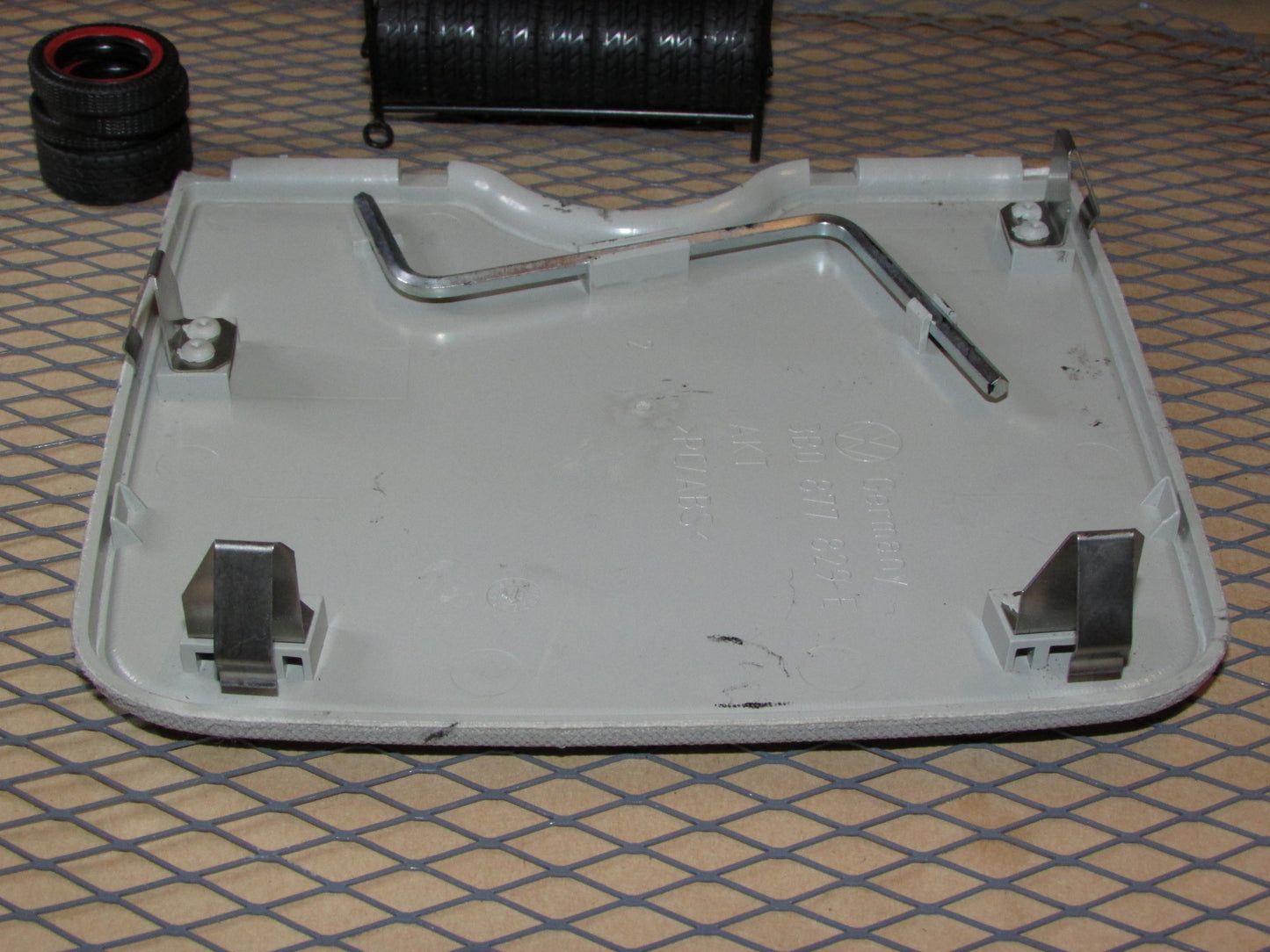 99 00 01 02 03 04 05 Volkswagen Passat OEM Interior Dome Map Light Rear Cover