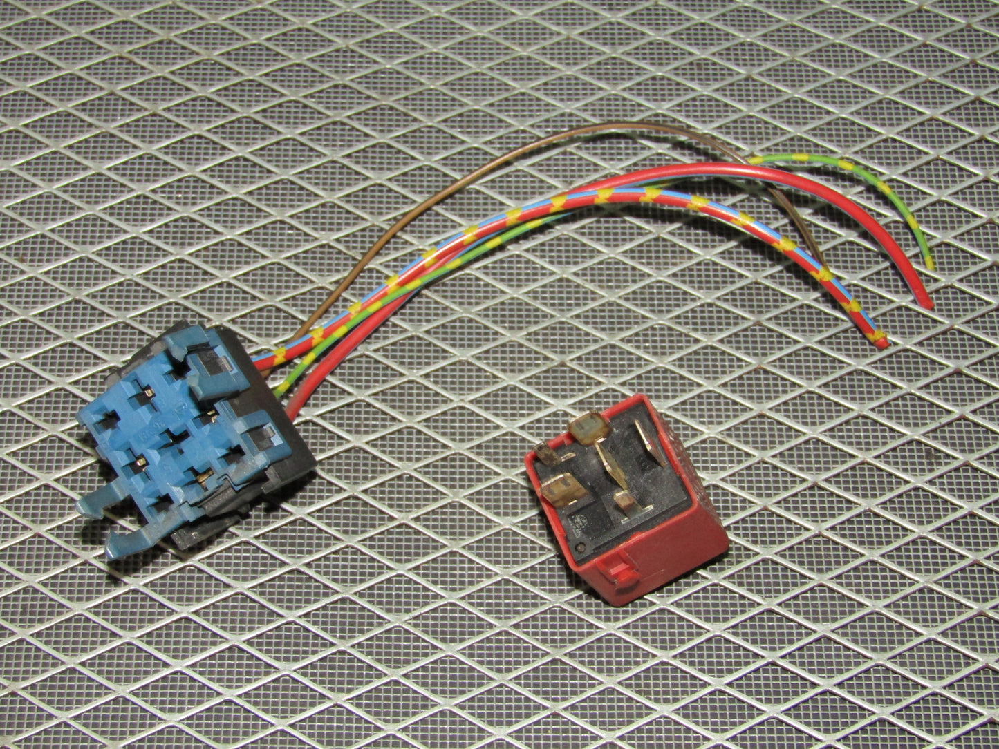 92 93 94 95 BMW 325 OEM ABS Relay 10.0822-0019.1