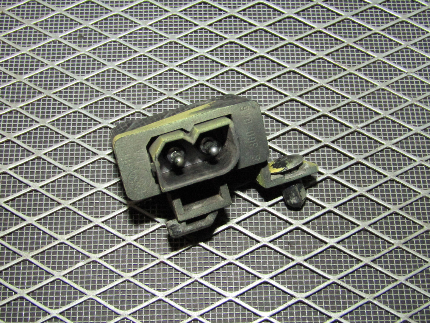92 93 94 95 BMW 325 OEM Relay 8350549 37.94/06