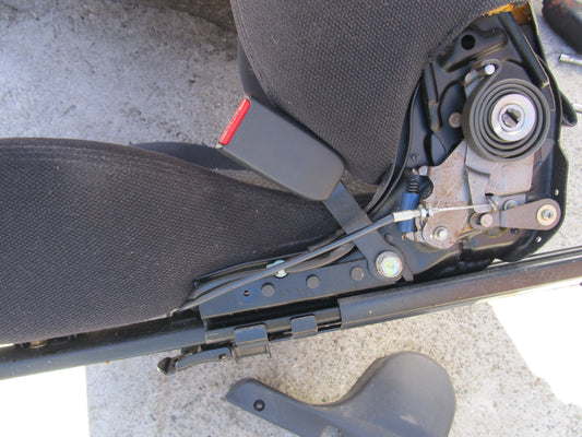 94 95 96 97 Mitsubishi 3000GT OEM Front Seat Belt Buckle Receiver - Right