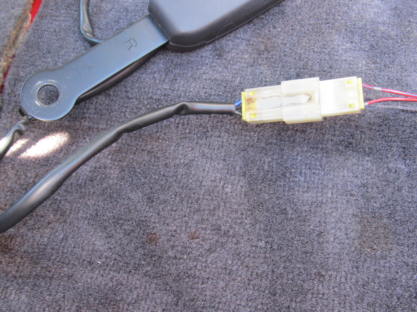 94 95 96 97 Mitsubishi 3000GT OEM Front Seat Belt Buckle Receiver Pigtail Harness - Right
