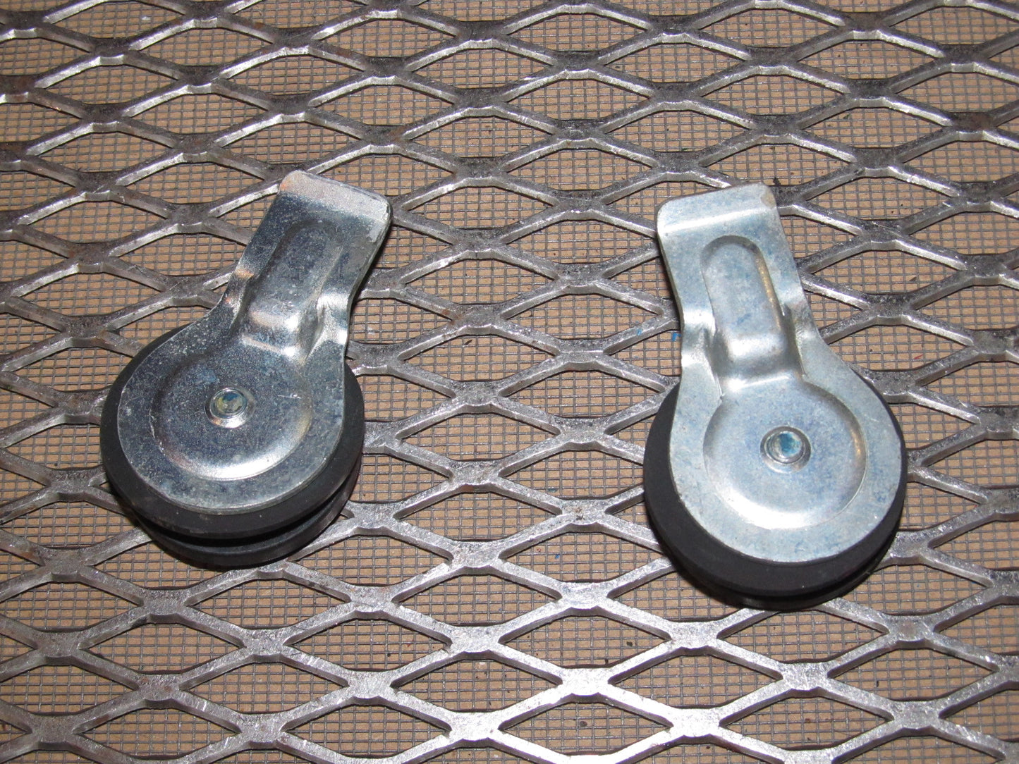 99-04 Ford Mustang OEM Window Glass Regulator Roller Guide - Right