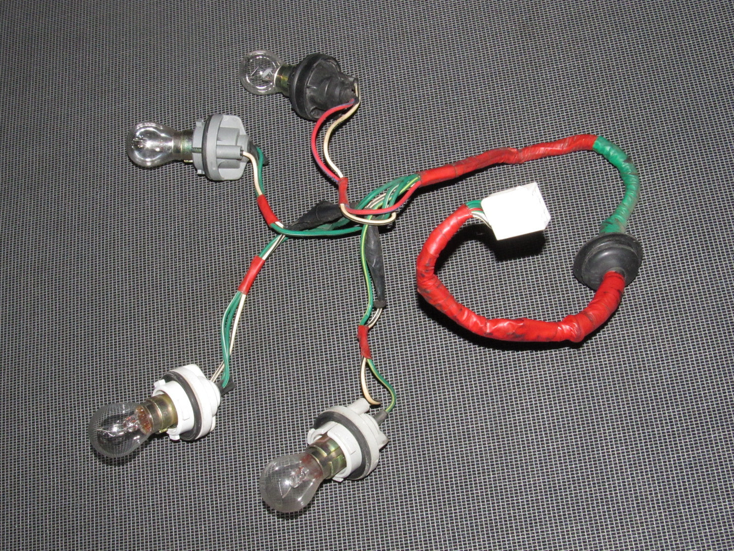 94 95 96 97 98 99 Toyota Celica Covertible Tail Light Bulb Socket Left