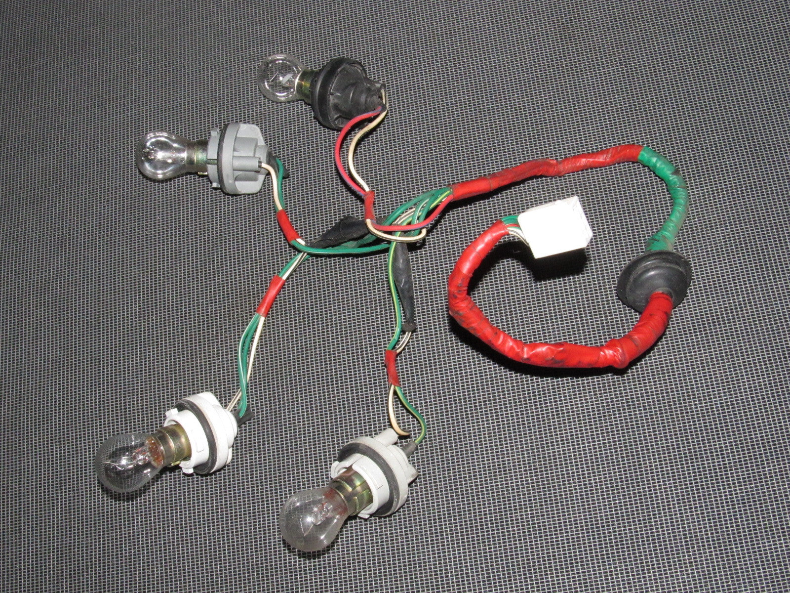 94 95 96 97 98 99 Toyota Celica Covertible Tail Light Bulb Socket Left