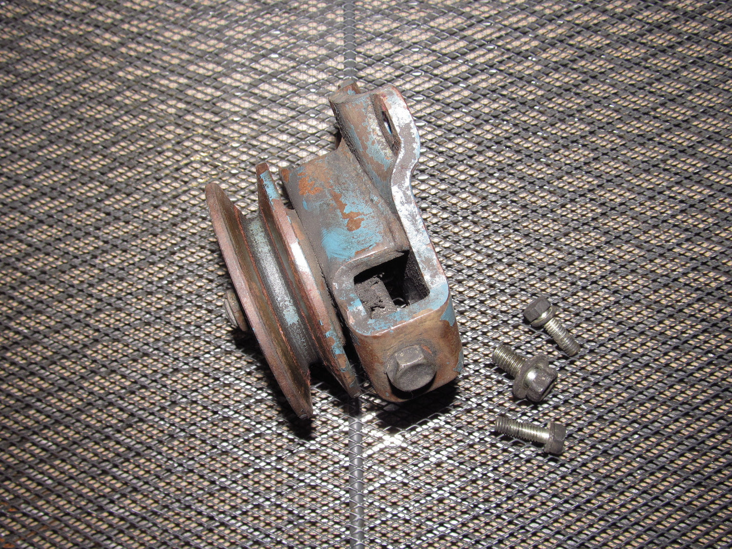 79 80 Datsun 280zx OEM A/C Tensioner Pulley