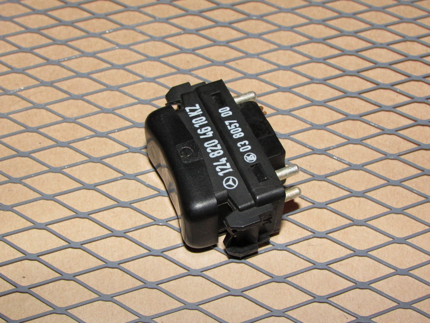 86 87 88 89 90 91 92 93 Mercedes Benz 300E OEM Console Window Switch - Left