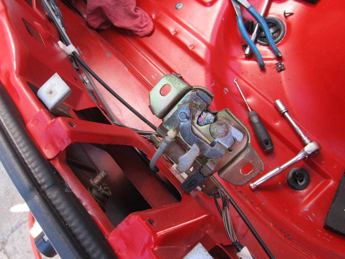 94 95 96 97 Mitsubishi 3000GT OEM Hatch Trunk Latch