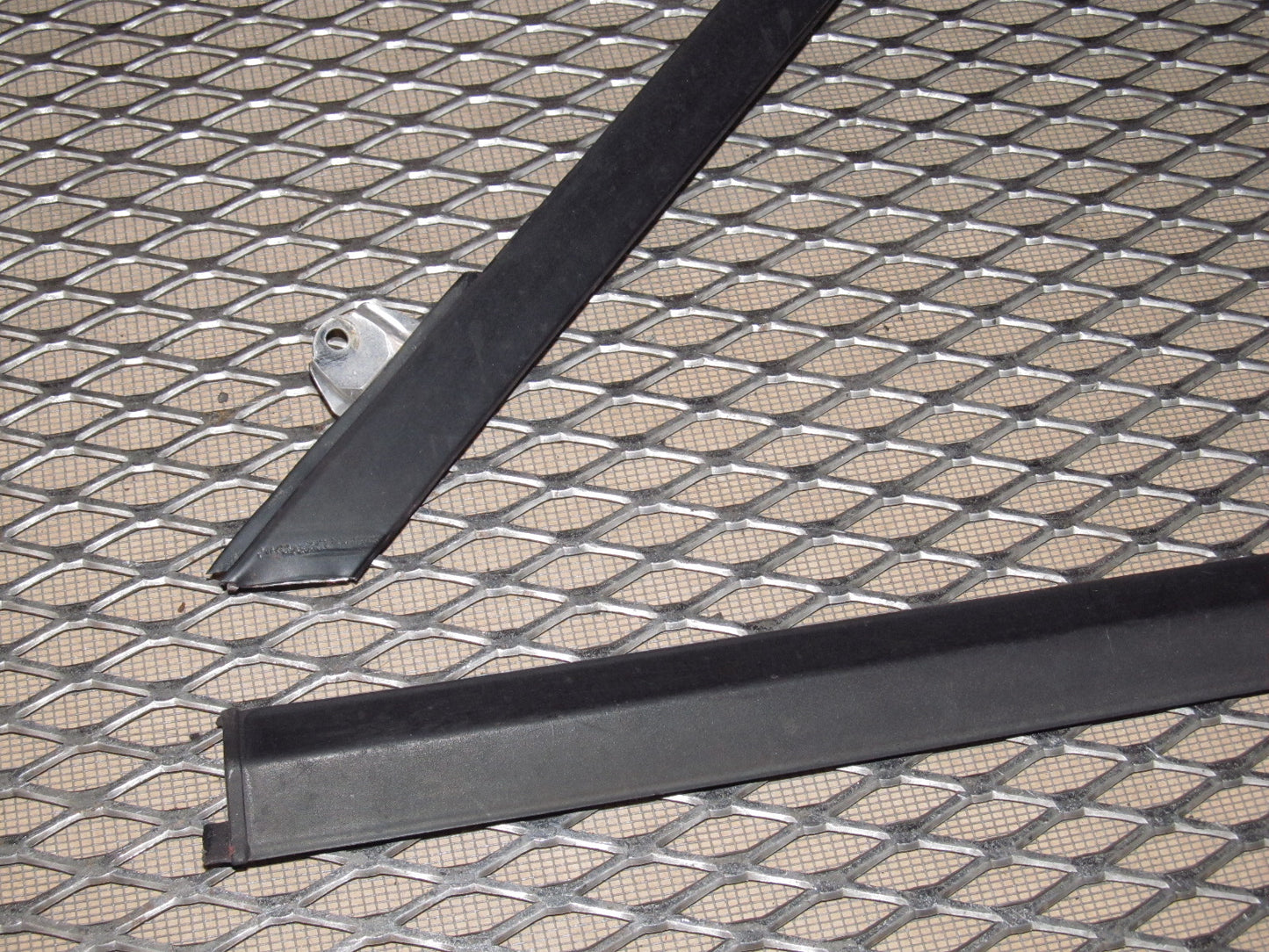 87 88 89 Toyota MR2 OEM Exterior Rear Quarter Window Moulding - Right