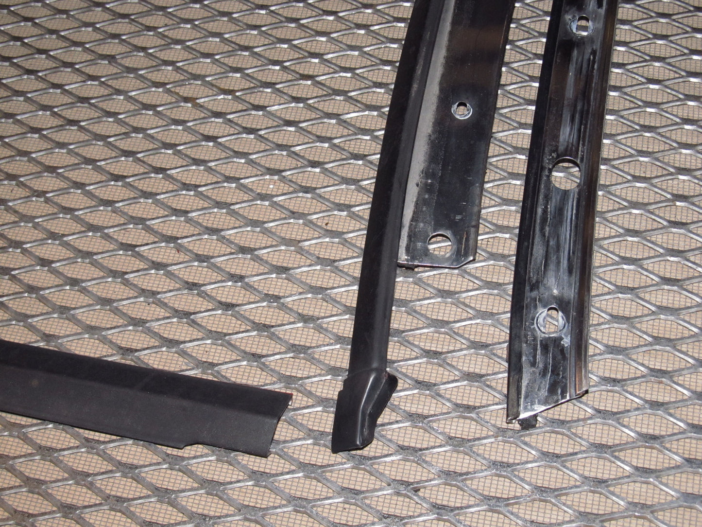 87 88 89 Toyota MR2 OEM Exterior Rear Quarter Window Moulding - Right