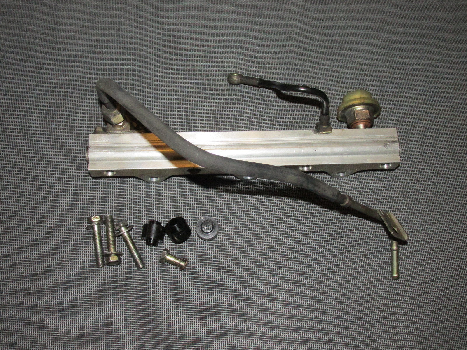 85 86 87 88 89 Toyota MR2 OEM Fuel Rail & Regulator Valve