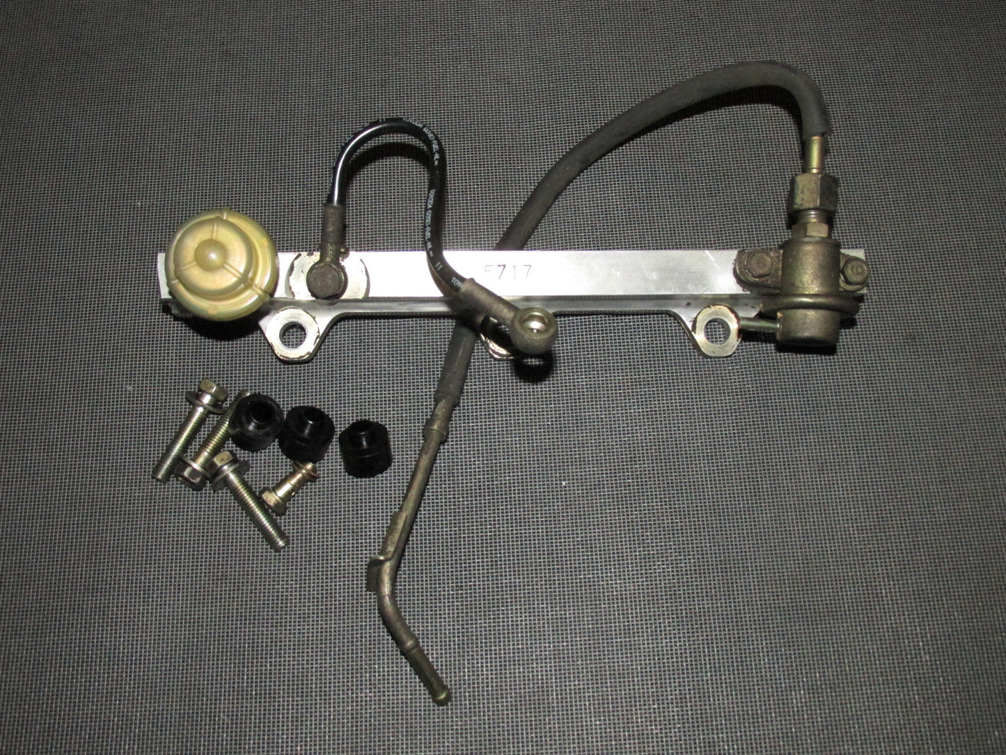 85 86 87 88 89 Toyota MR2 OEM Fuel Rail & Regulator Valve