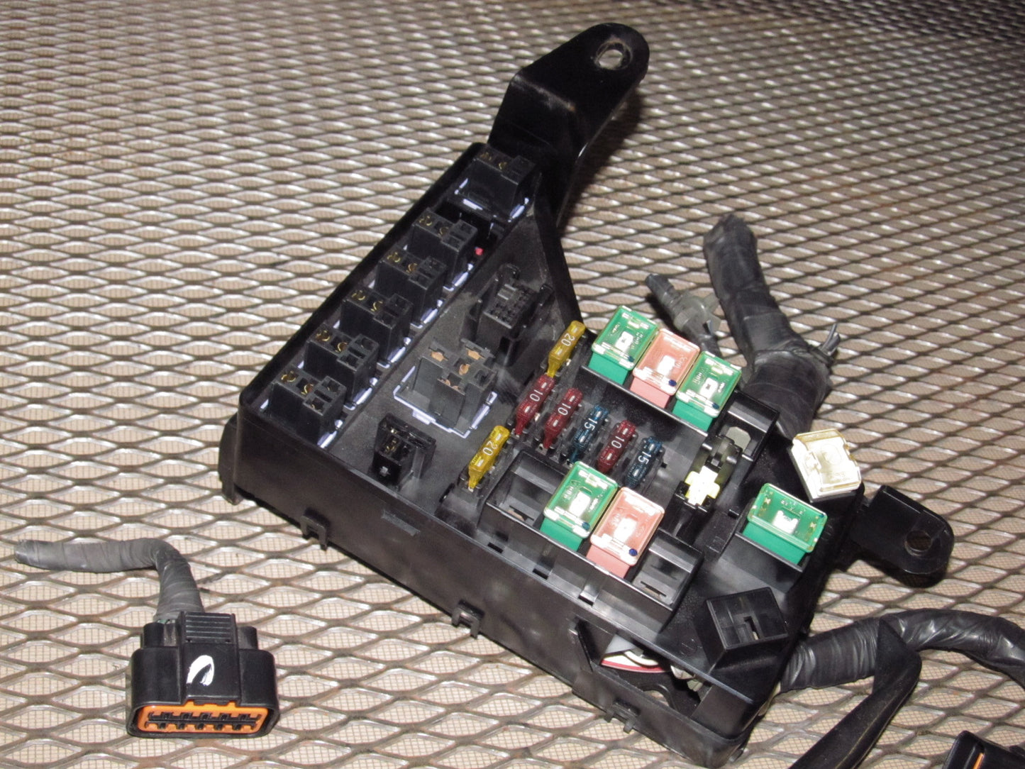 94 95 96 97 Mitsubishi 3000GT OEM Engine Fuse Box