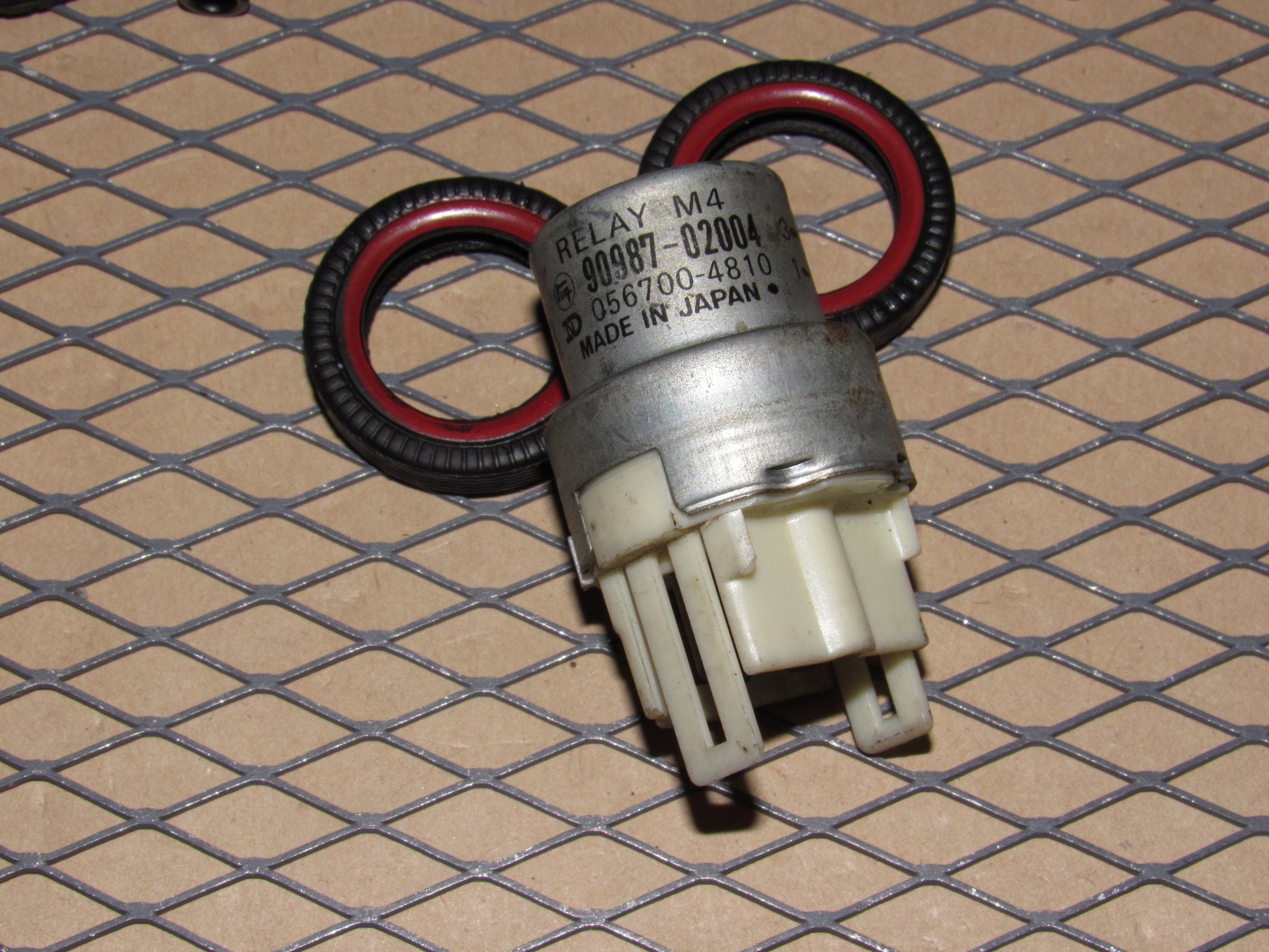 Toyota & Lexus Relay 90987-02004