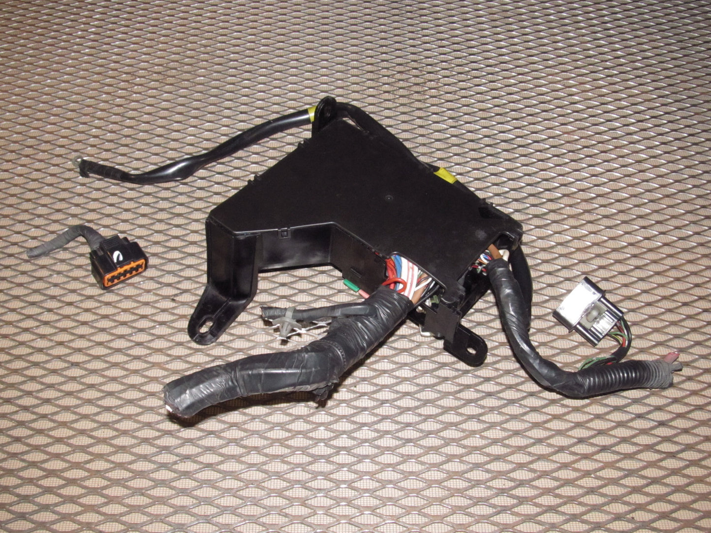 94 95 96 97 Mitsubishi 3000GT OEM Engine Fuse Box