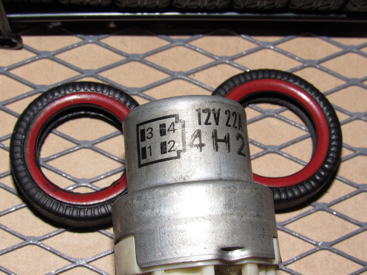 Toyota & Lexus Relay 90987-02004