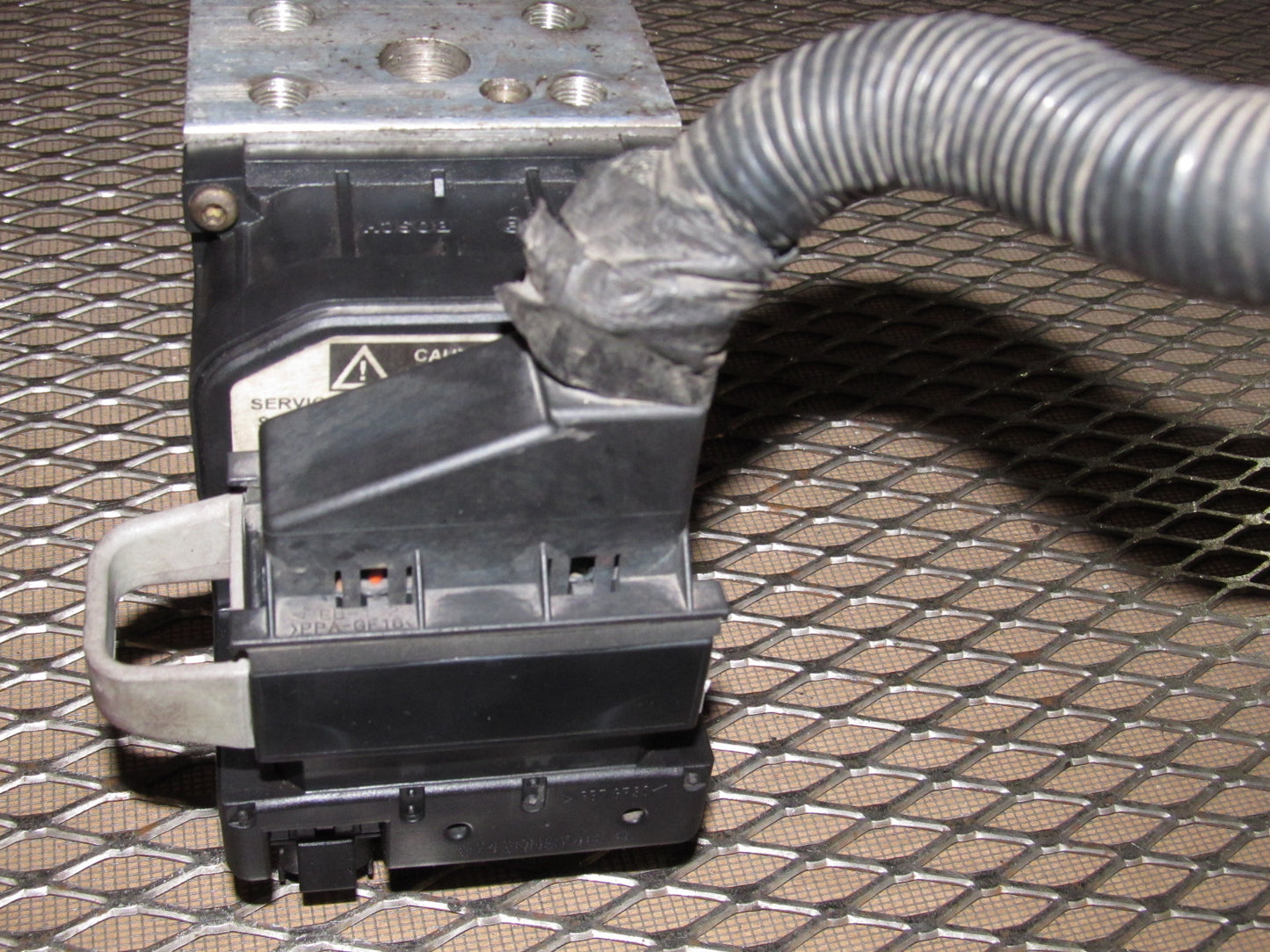 99-04 Ford Mustang 3.8L V6 OEM ABS Anti Lock Brake Actuator Pigtail Harness