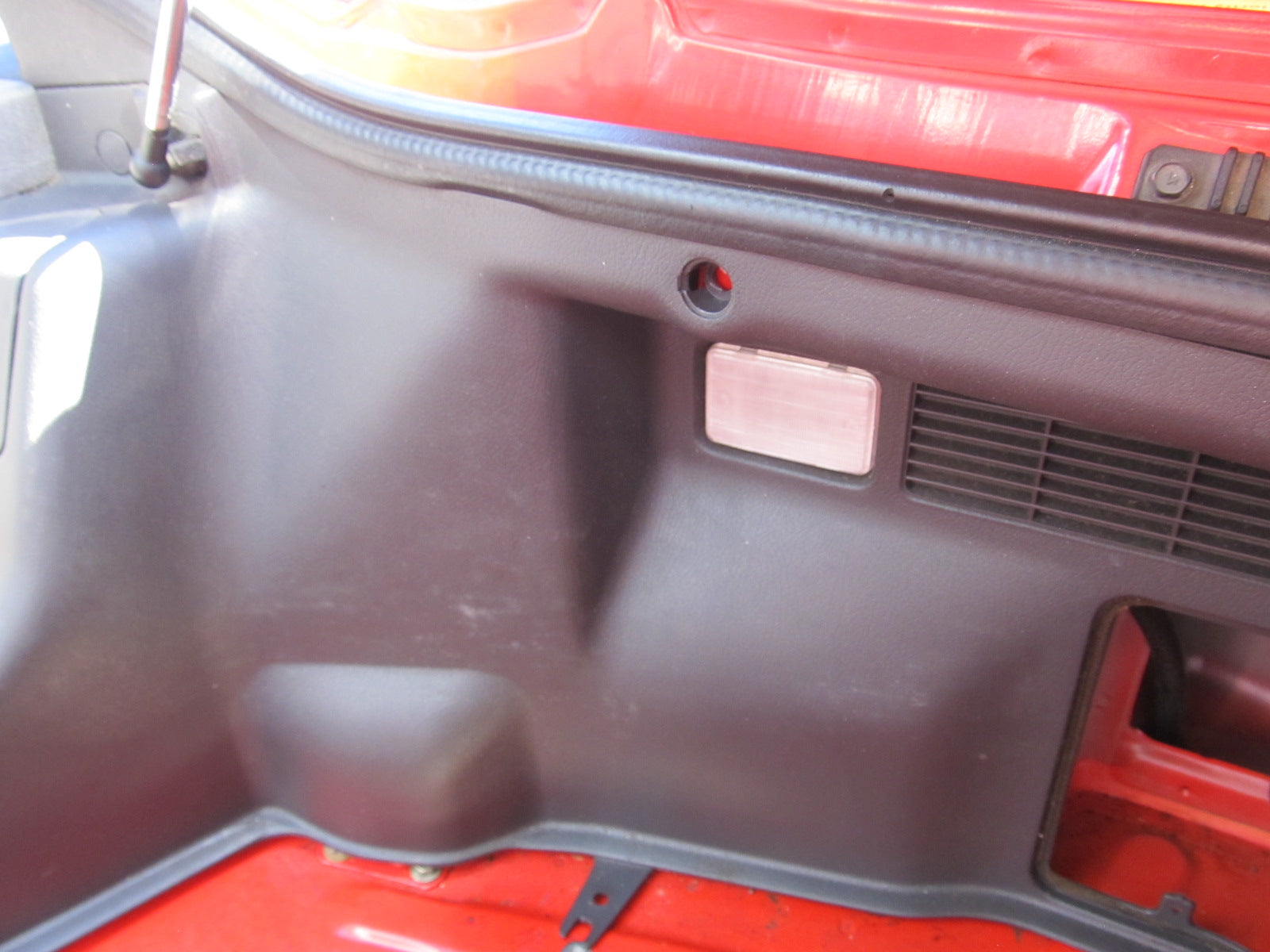 94 95 96 97 Mitsubishi 3000GT OEM Hatch Trunk Courtesy Light Lamp