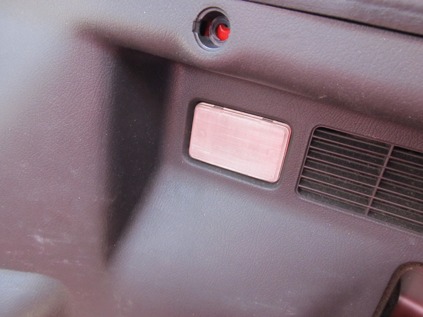 94 95 96 97 Mitsubishi 3000GT OEM Hatch Trunk Courtesy Light Lamp