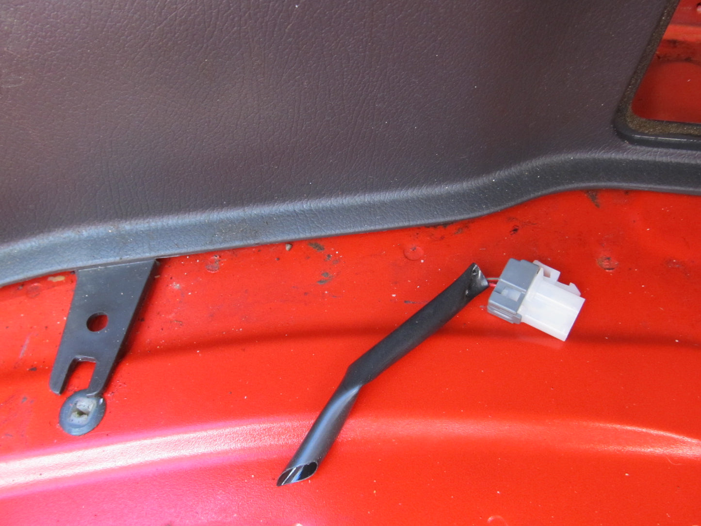 94 95 96 97 Mitsubishi 3000GT OEM Hatch Trunk Courtesy Light Lamp Pigtail Harness