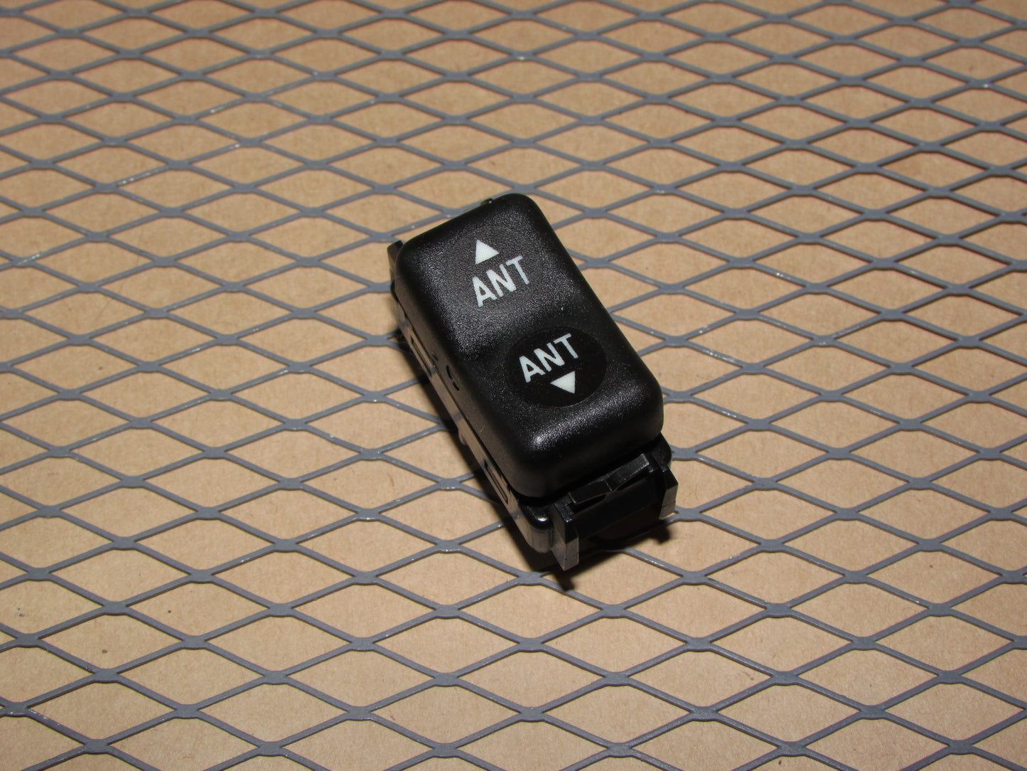 90 91 92 93 Mercedes Benz 300D OEM ANT Antenna Switch