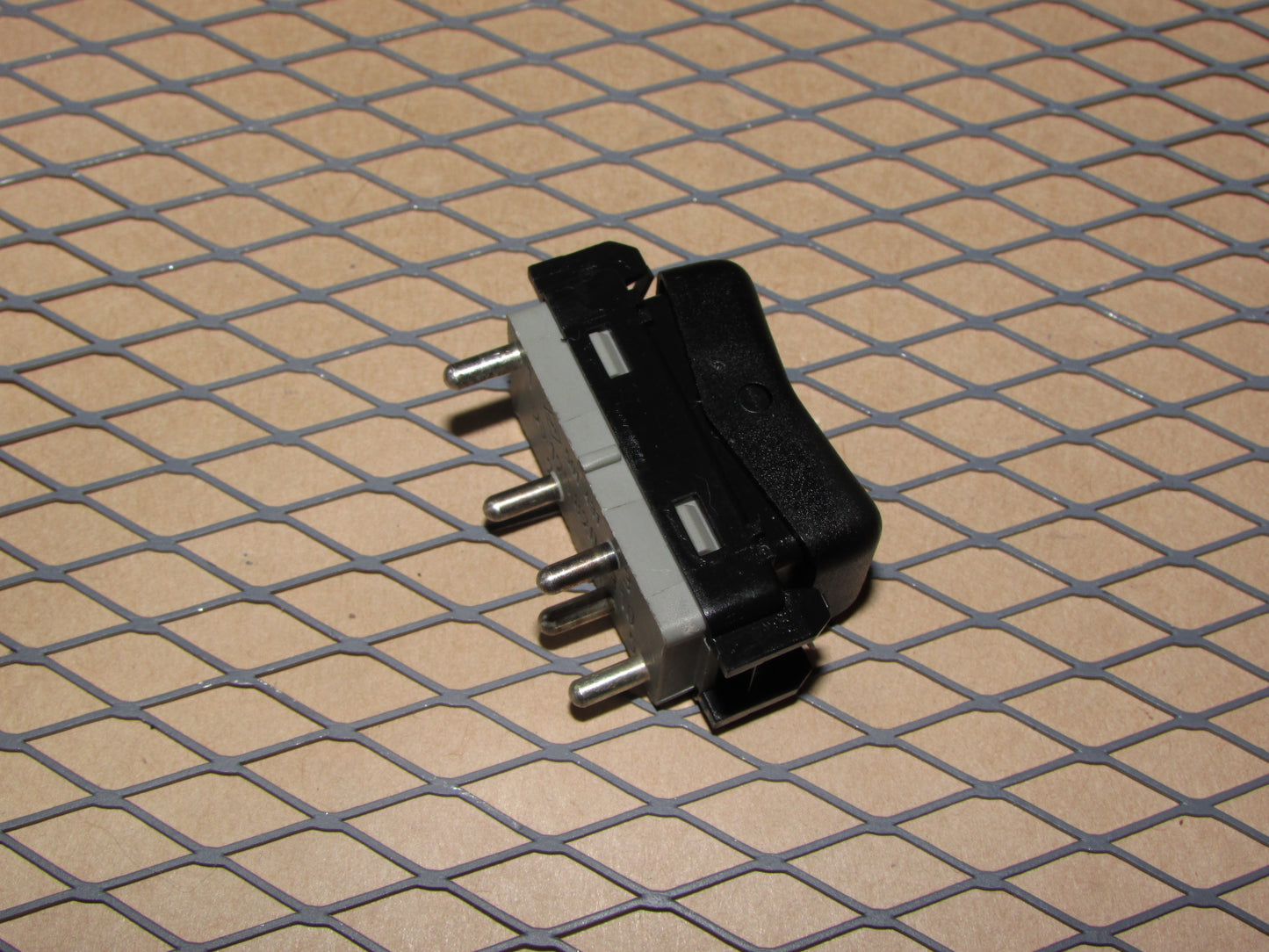 90 91 92 93 Mercedes Benz 300D OEM ANT Antenna Switch