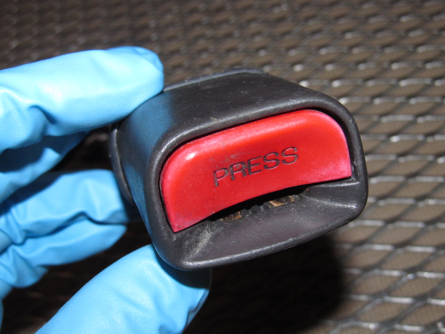 99-04 Ford Mustang OEM Front Seat Belt Receiver Buckle - Left