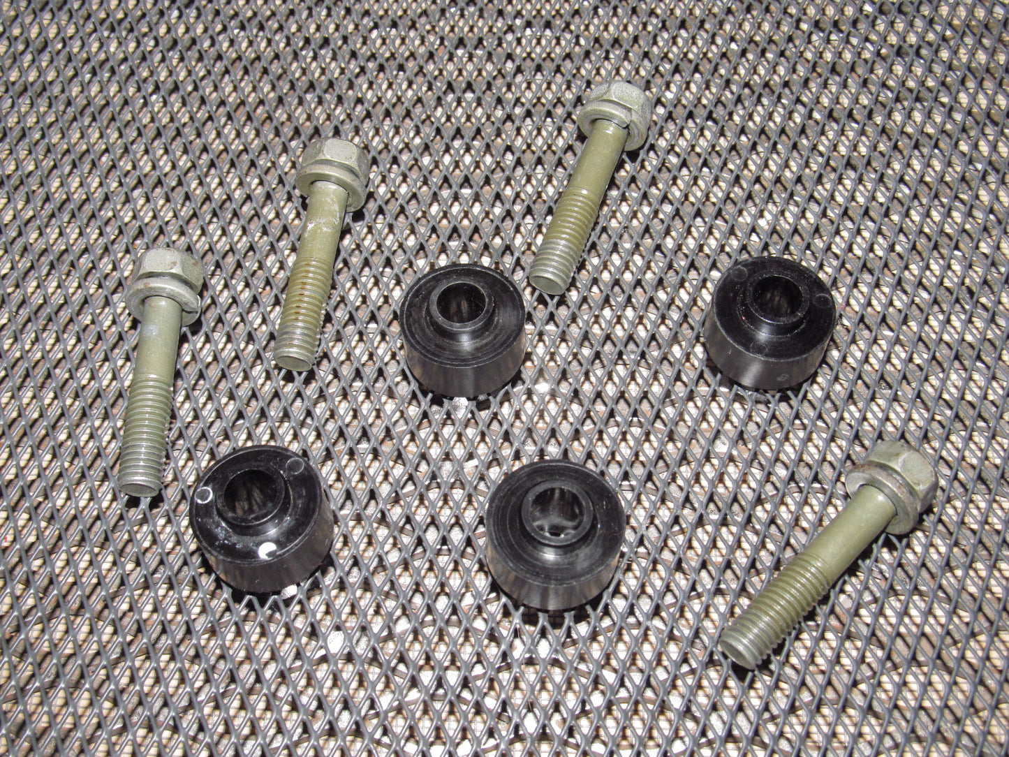 94 95 96 97 Mitsubishi 3000GT OEM Fuel Injector Mounting Spacer & Bolts - DOHC NA