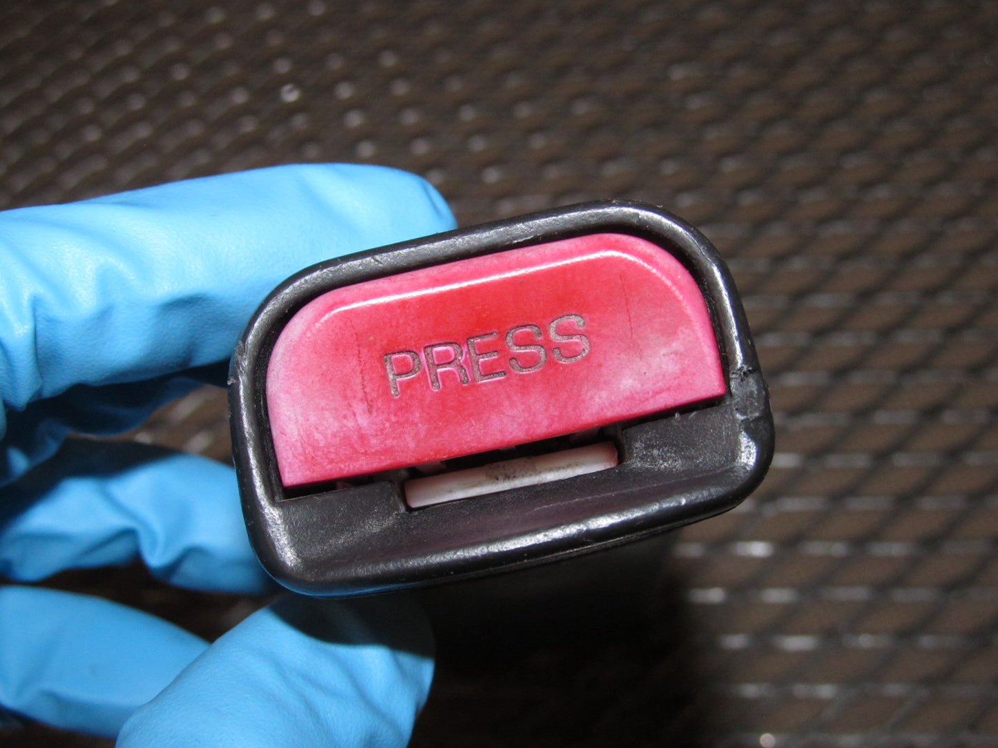 99-04 Ford Mustang OEM Front Seat Belt Receiver Buckle - Right