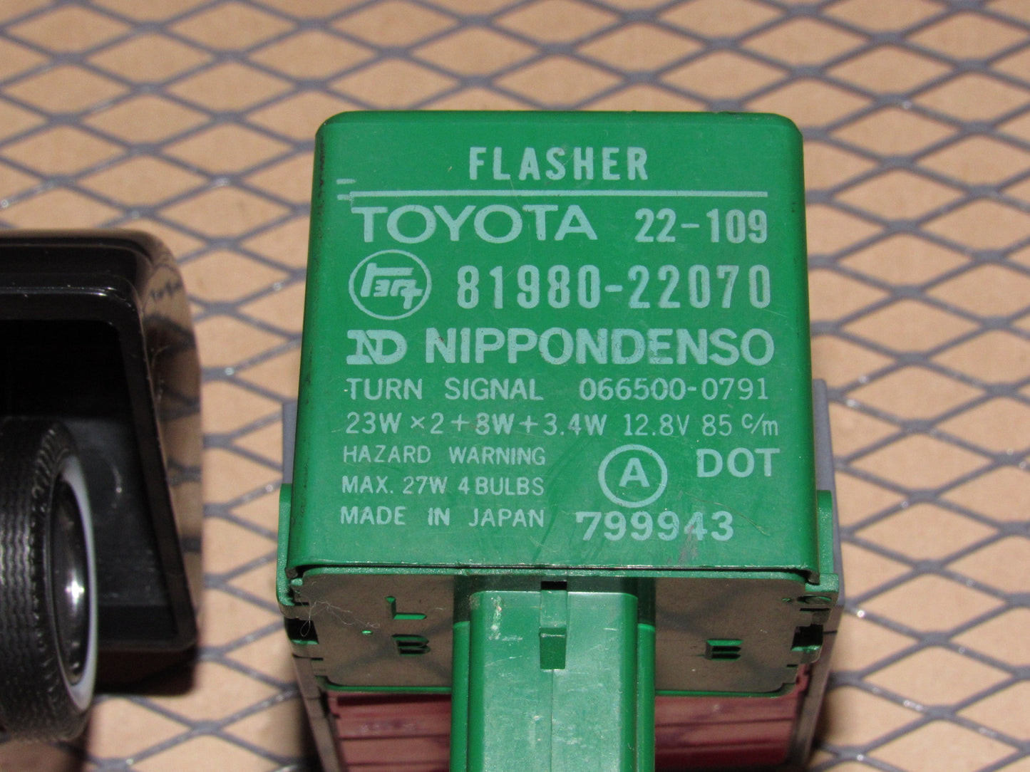85 86 Toyota MR2 OEM Turn Signal Flasher Relay 81980-22070