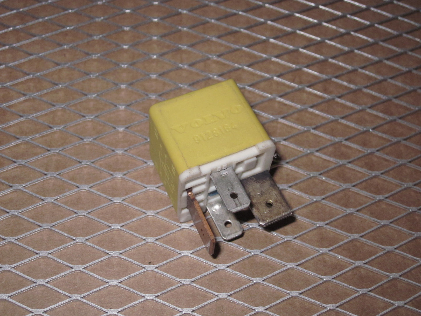 Volvo Relay 9128164 / 4RA 003 510-75