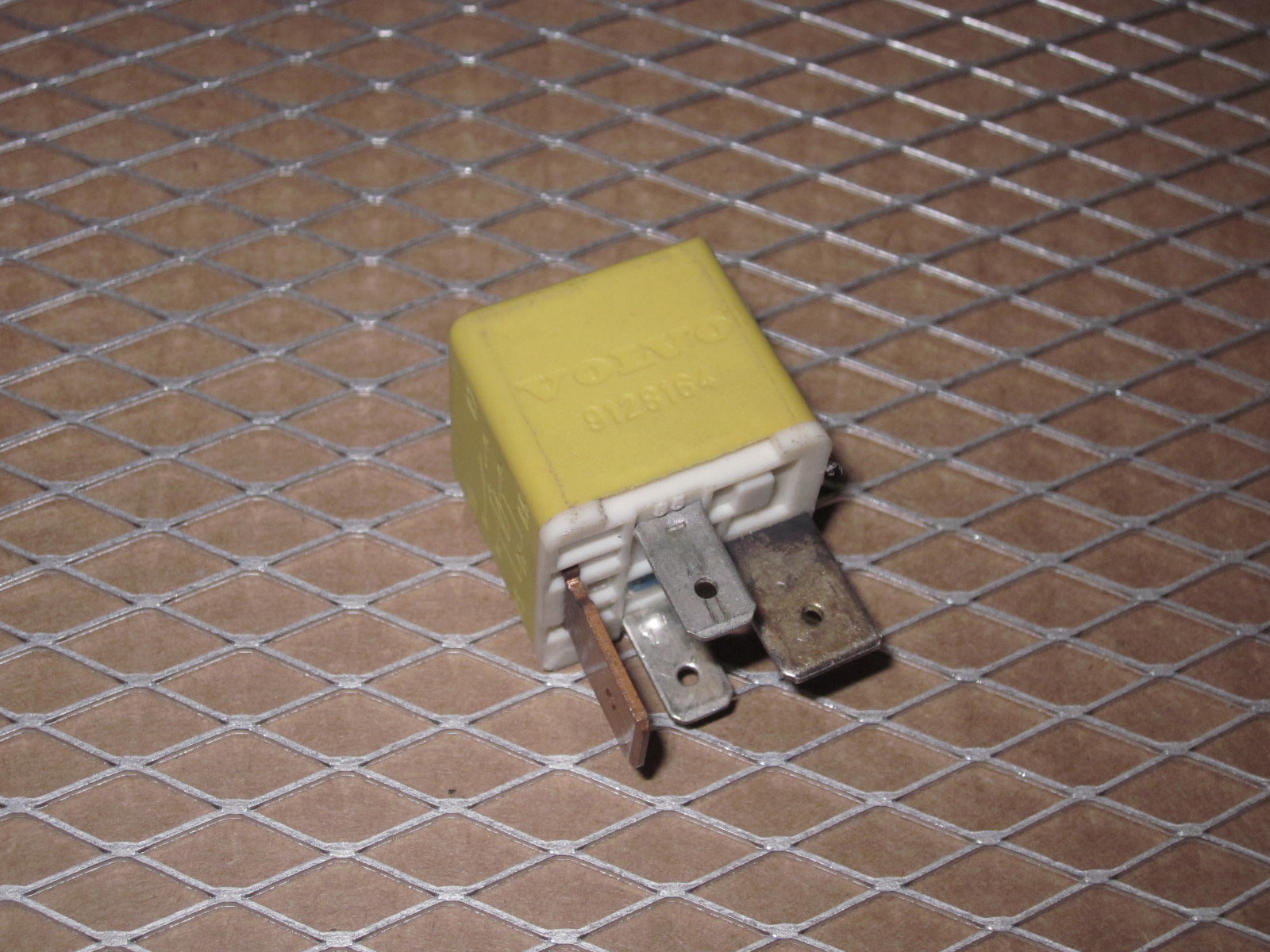Volvo Relay 9128164 / 4RA 003 510-75