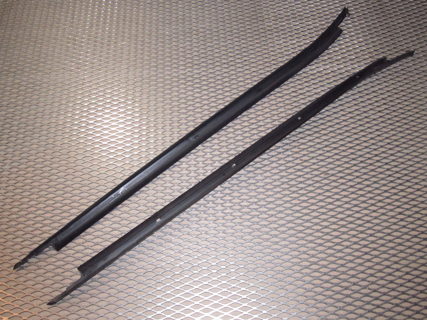 79 80 Datsun 280zx OEM Window Exterior Moulding Guide - Set 2+0
