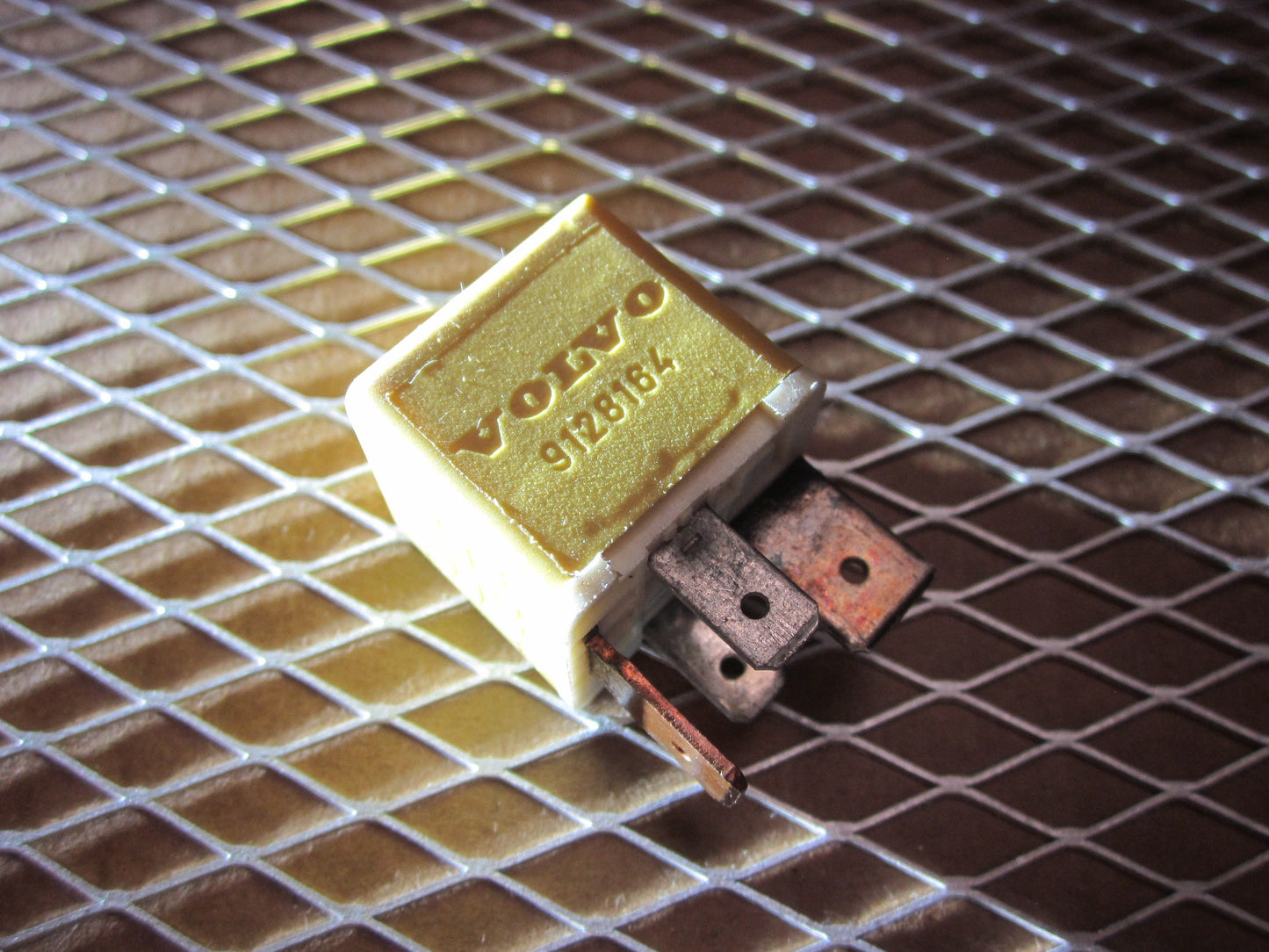 Volvo Relay 9128164 / 4RA 003 510-75