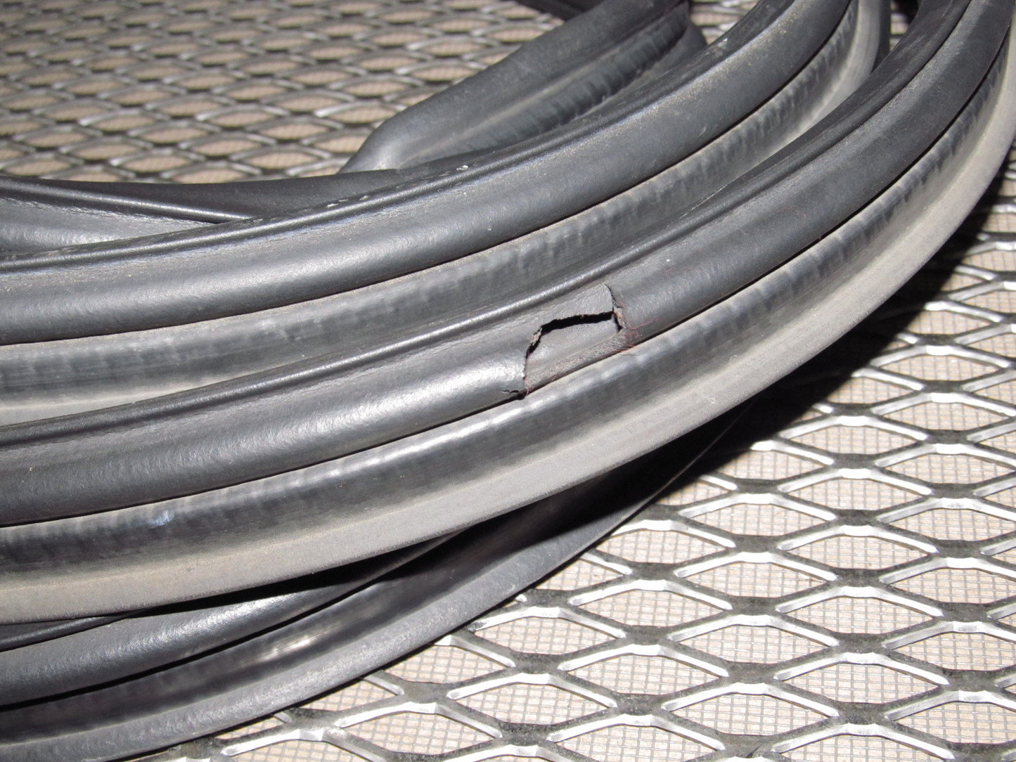 97 98 99 Mitsubishi Eclipse OEM Hatch Trunk Weather Stripping