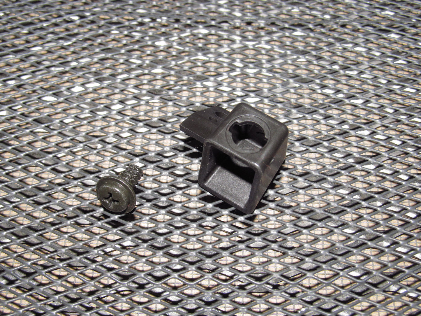 97 98 99 Mitsubishi Eclipse OEM Console Light Holder