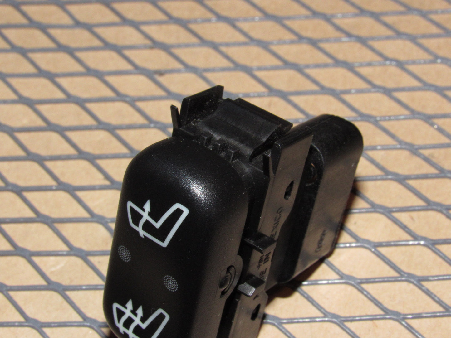 98 99 00 01 02 03 Mercedes Benz ML320 OEM Front Heated Seat Switch