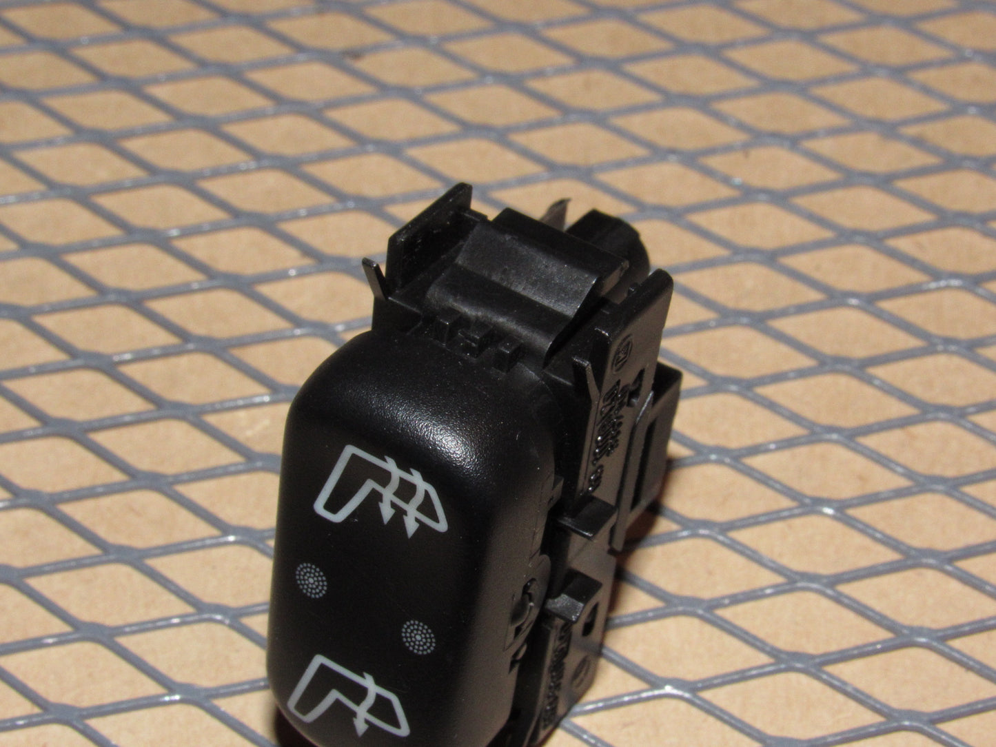 98 99 00 01 02 03 Mercedes Benz ML320 OEM Front Heated Seat Switch