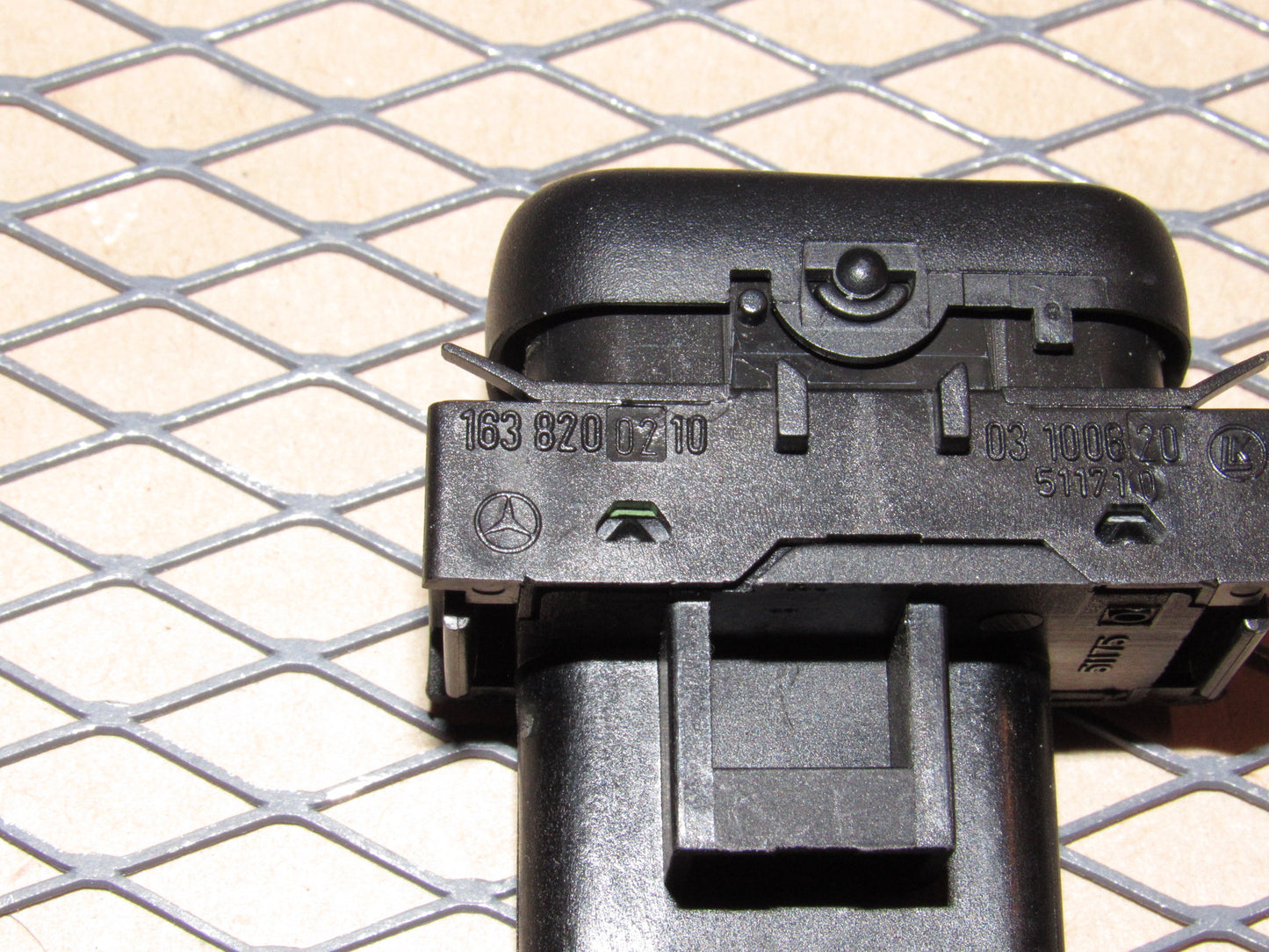 98 99 00 01 02 03 Mercedes Benz ML320 OEM Front Heated Seat Switch