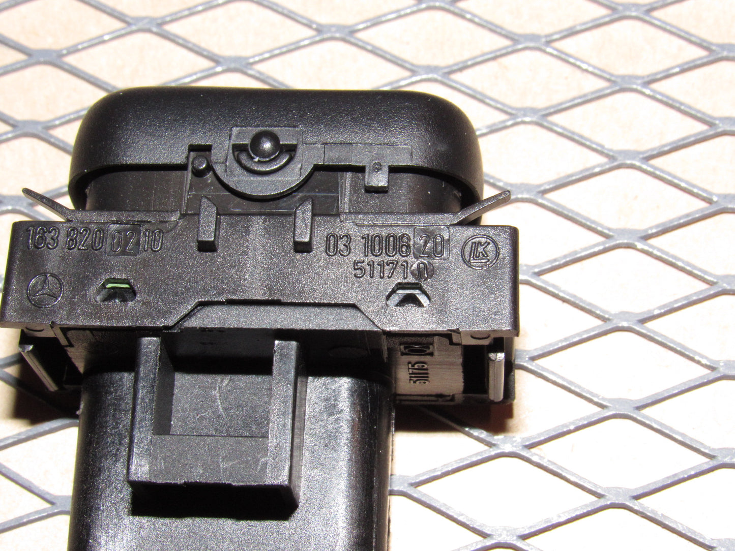 98 99 00 01 02 03 Mercedes Benz ML320 OEM Front Heated Seat Switch
