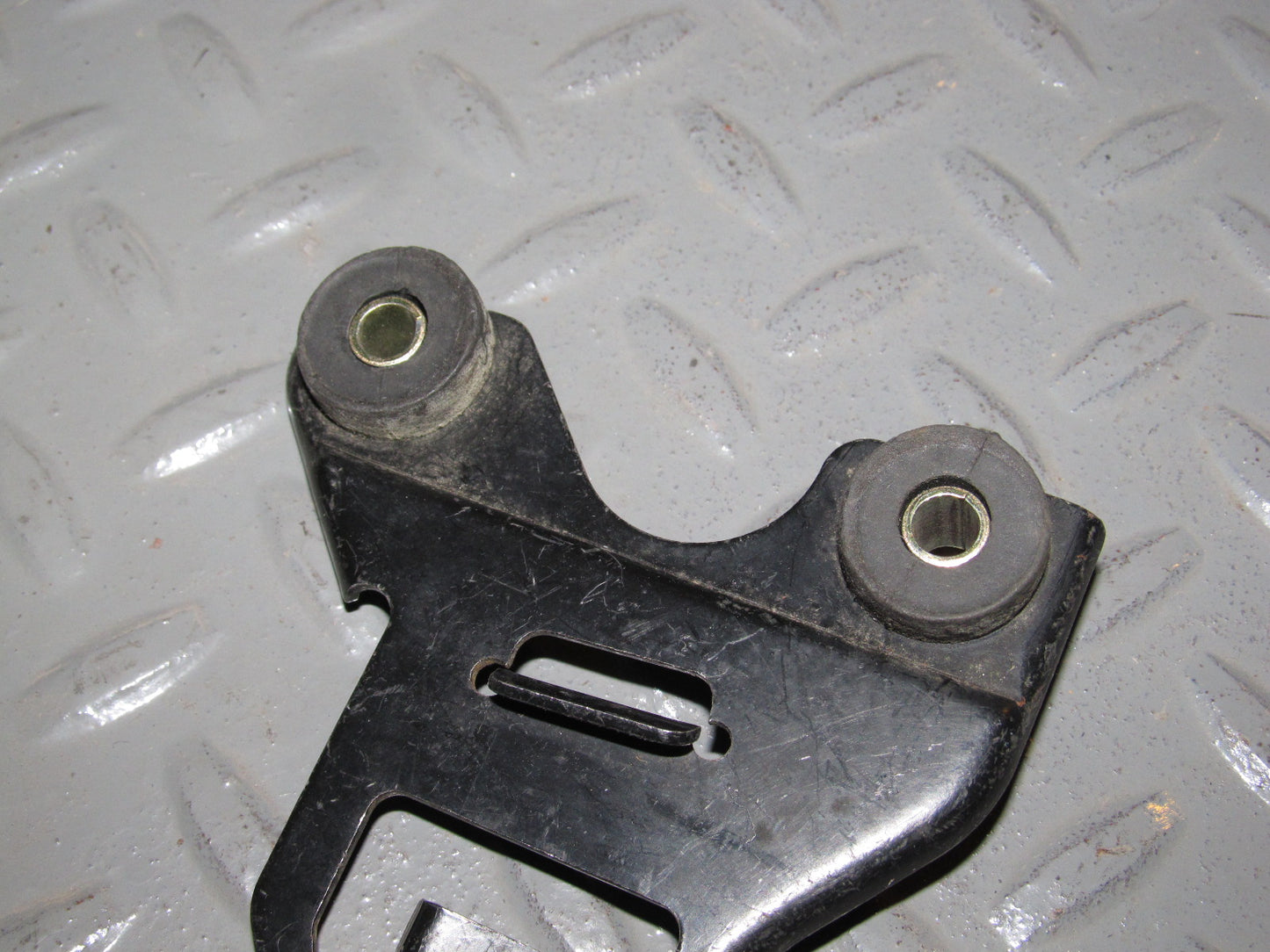 97 98 99 00 01 Toyota Camry Charcoal Canister Mounting Holder Bracket